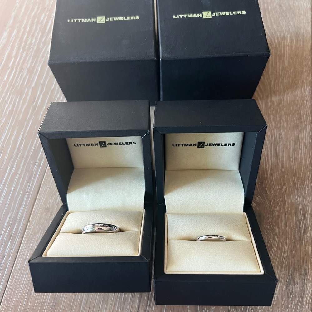 Littman Jewelers Simple Wedding Bands Set (2)